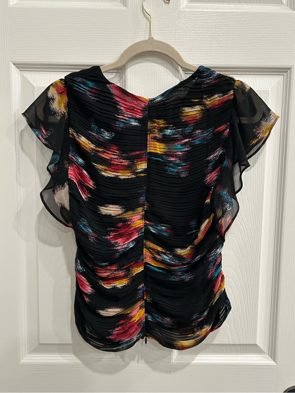 NWOT White House Black Market Multicolor Abstract Flutter Sleeve Blouse Size 0 - Picture 5 of 11